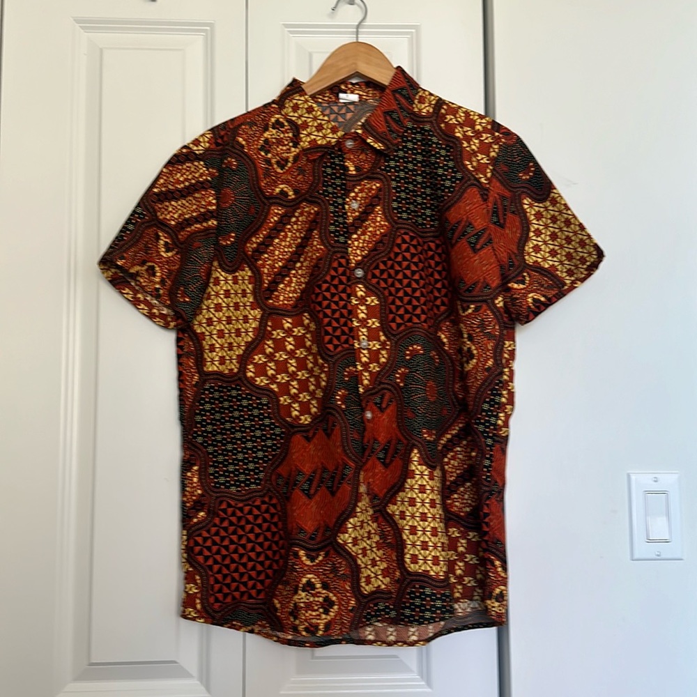 Medium Polyester Button Down aloha shirt